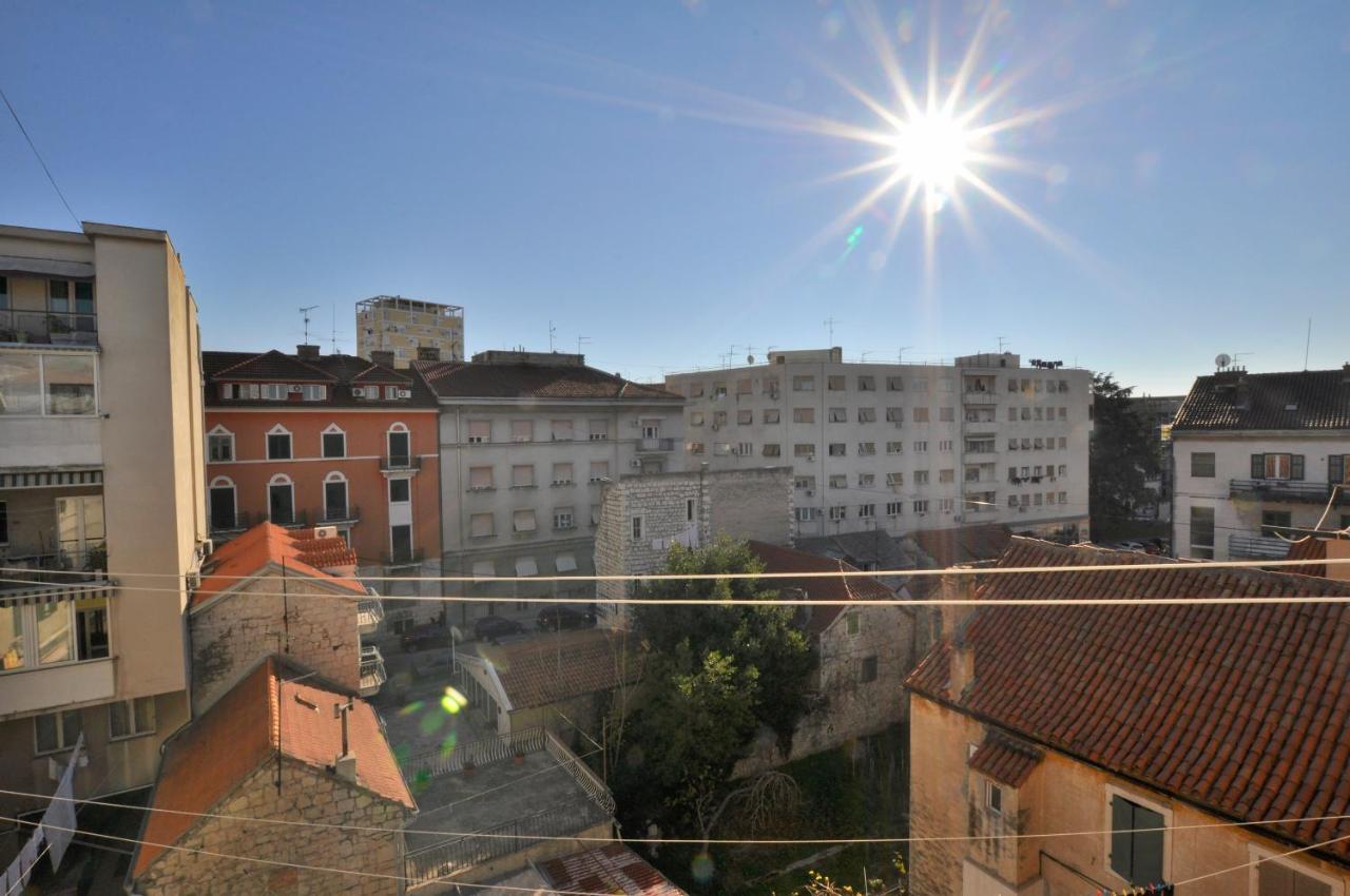Room & Studio In The Centre Split Exterior foto